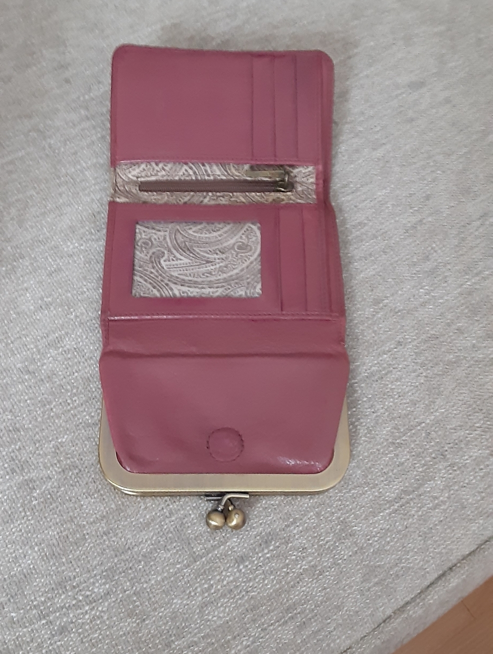 HOBO INTERNATIONAL BURGUNDY LEATHER SMALL WALLET - Picture 10 of 12